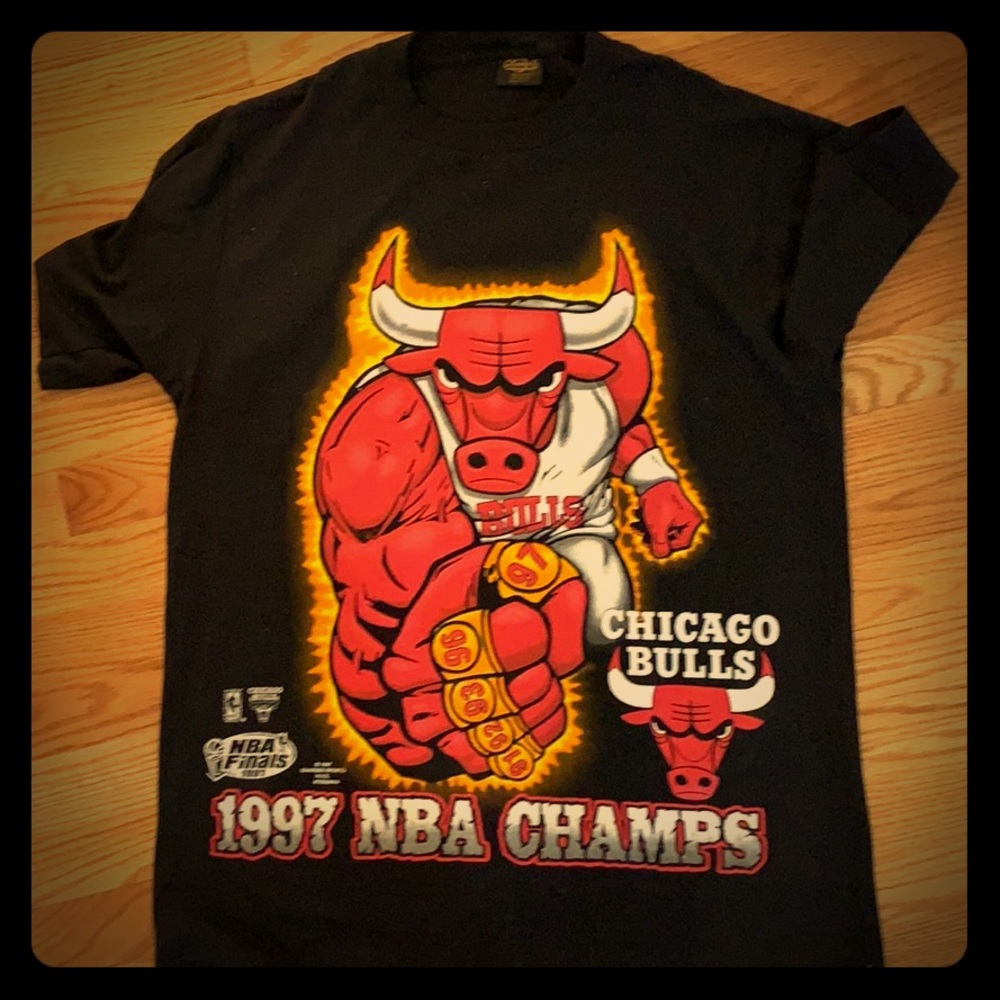 Retro bulls T